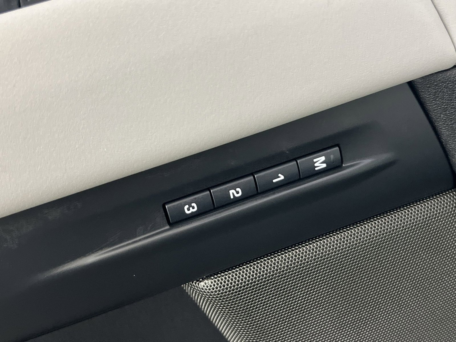 Used 2024 Land Rover Range Rover Evoque Dynamic SE image 32