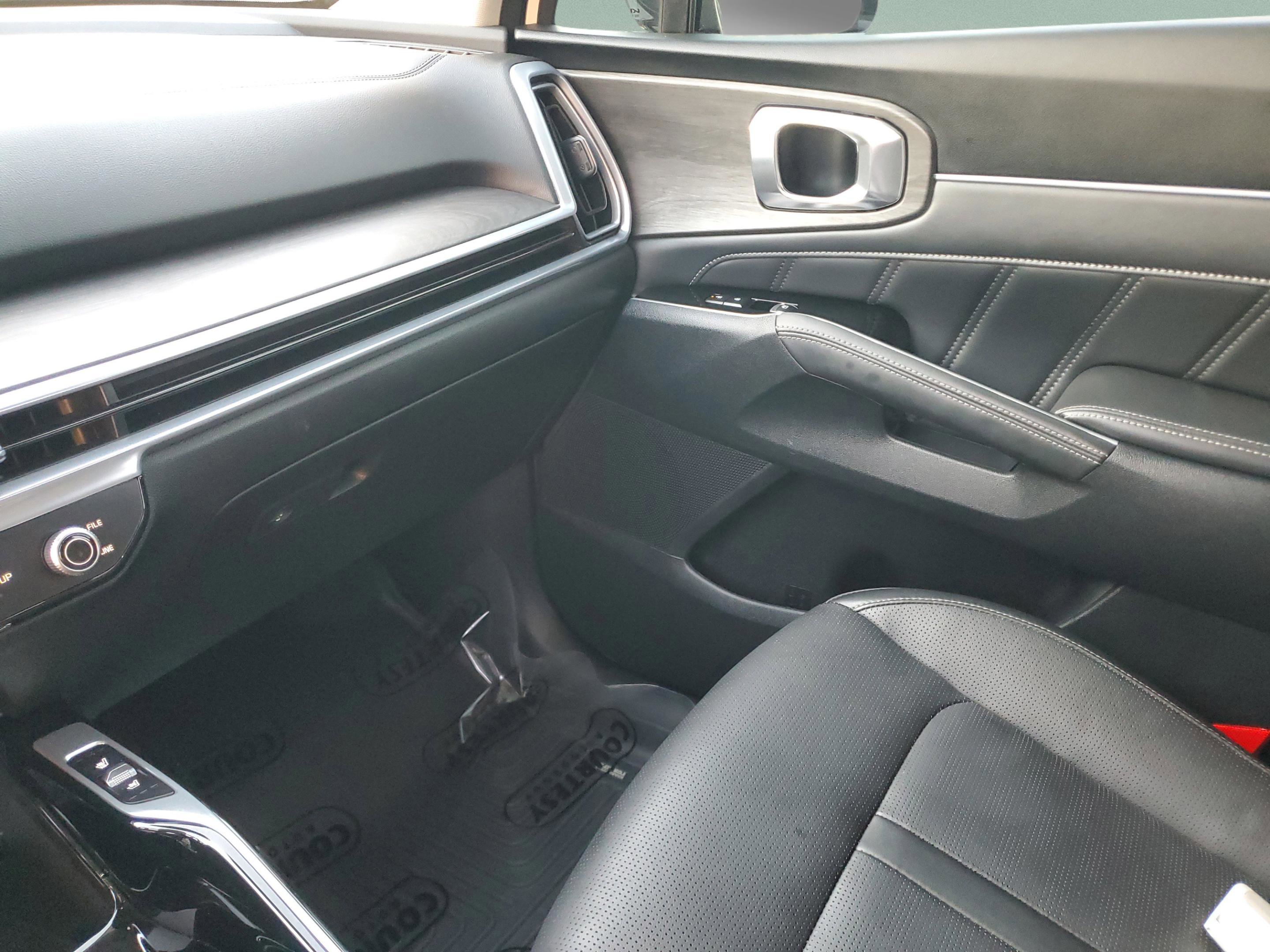 Certified 2025 Kia Sorento SX AWD/4WD image 22
