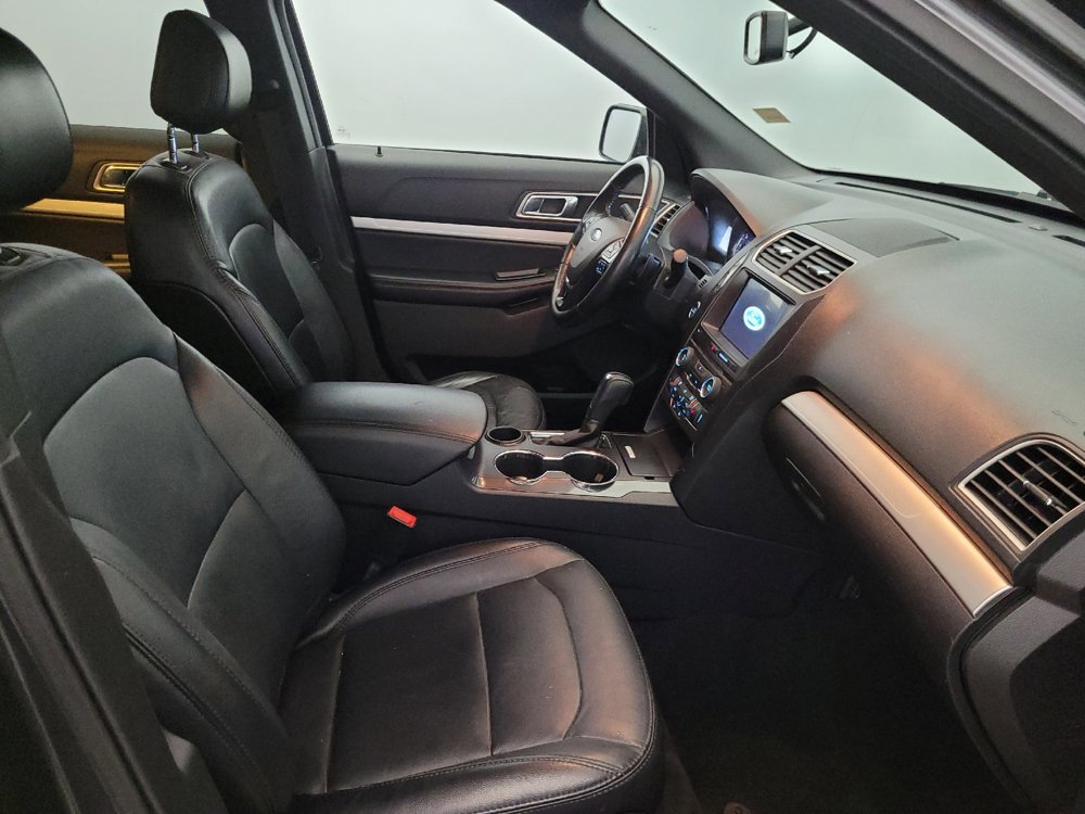 Used 2017 Ford Explorer XLT w/ Equipment Group 202A FWD image 21