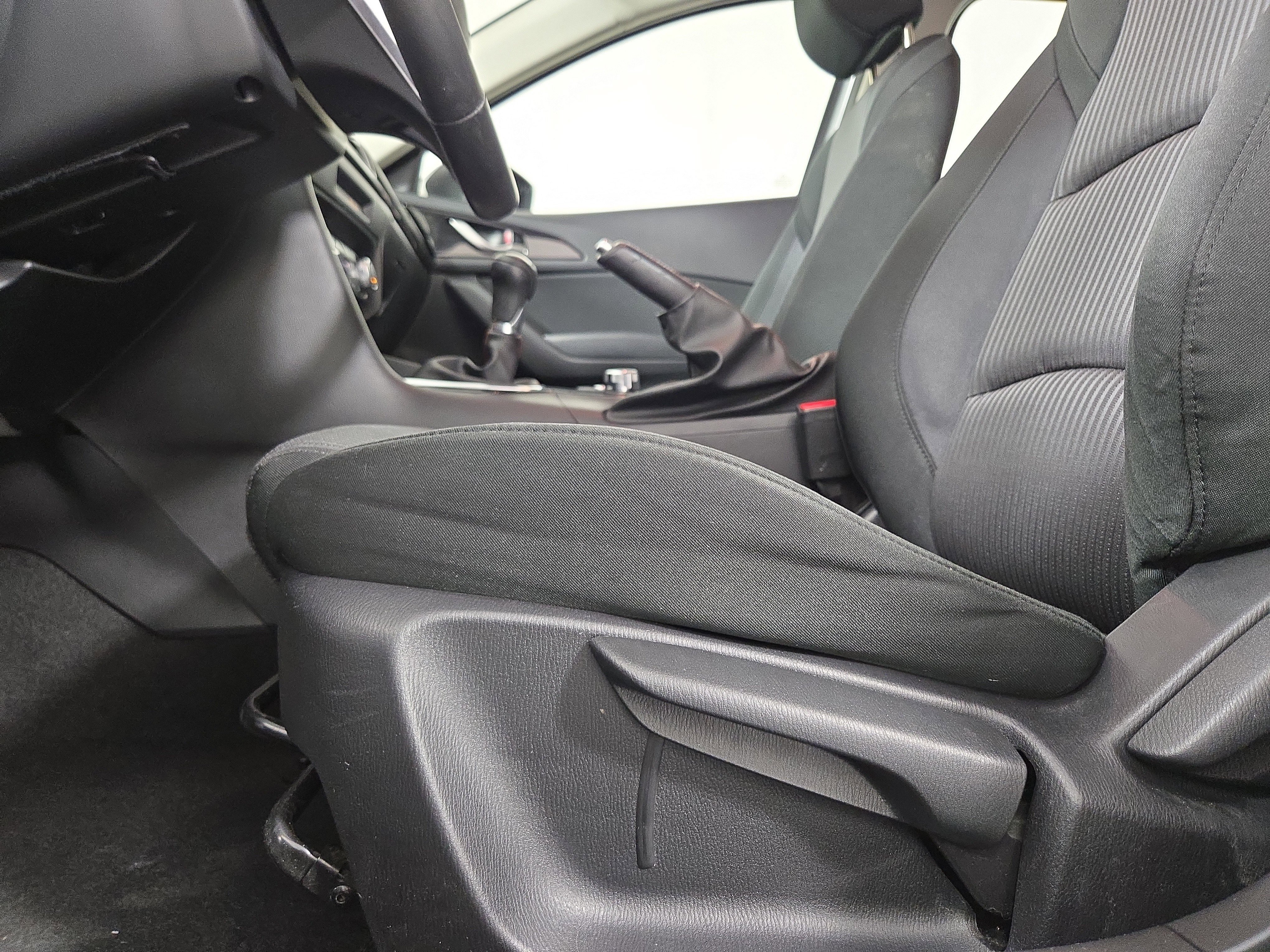 Used 2014 MAZDA MAZDA3 i Touring w/ Technology Package image 29