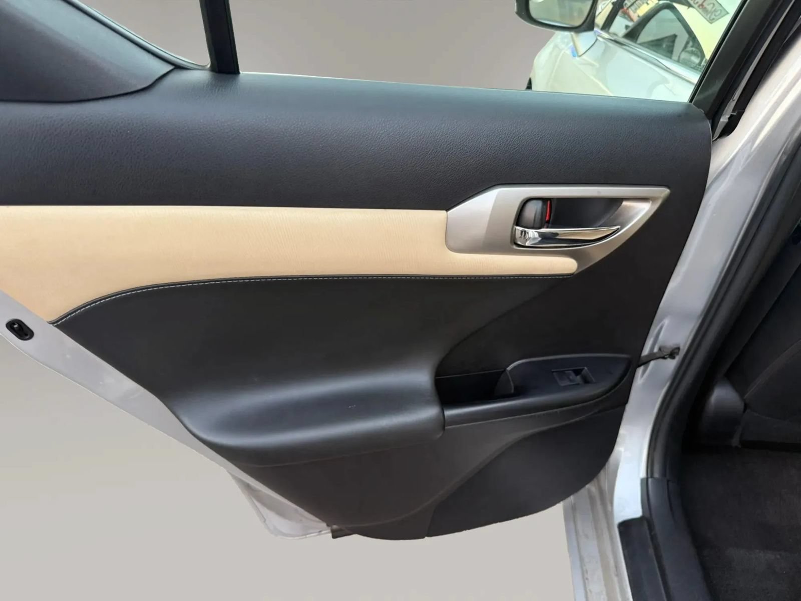 Used 2014 Lexus CT 200h FWD image 23