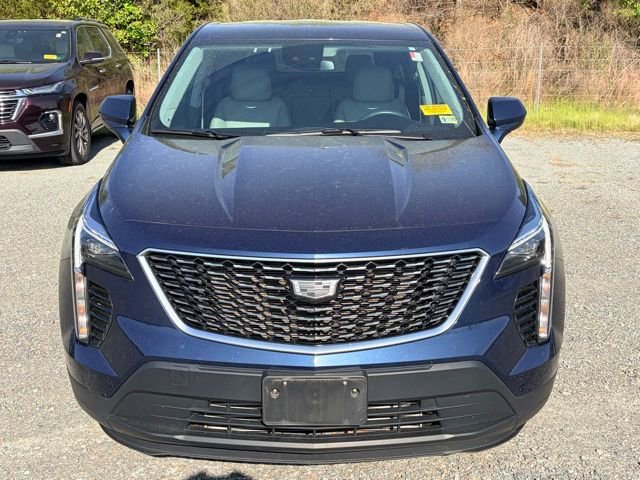 Used 2022 Cadillac XT4 Luxury w/ Cold Weather Package image 2
