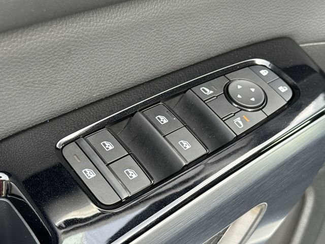 Used 2025 Nissan Pathfinder SL w/ SL Premium Package image 18