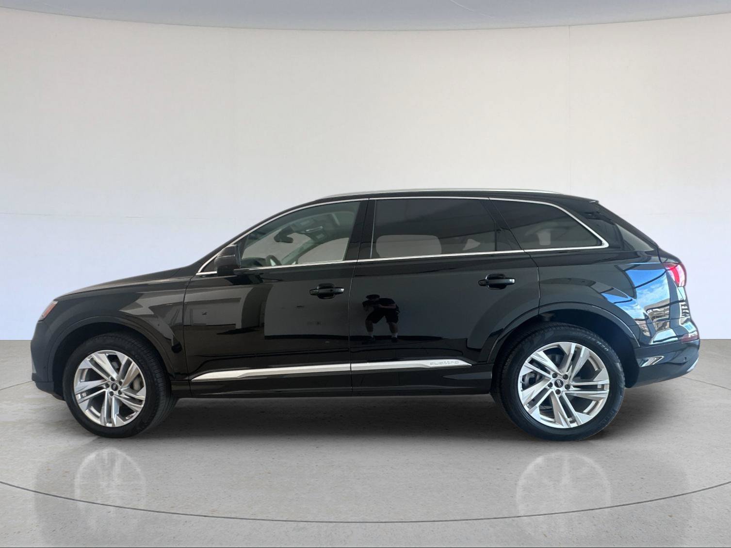 Used 2023 Audi Q7 3.0T Premium Plus w/ Premium Plus Package AWD/4WD image 3