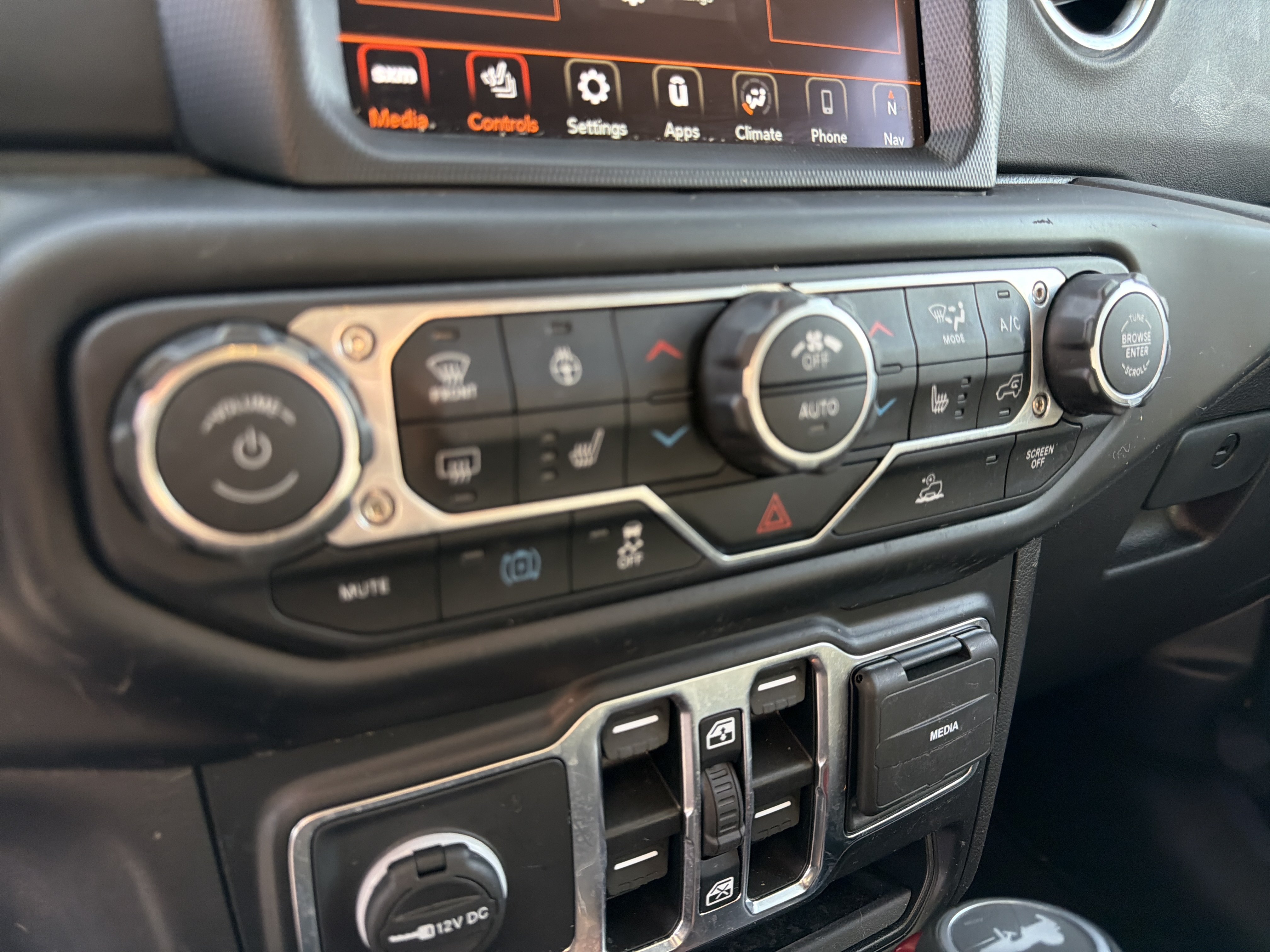 Certified 2022 Jeep Wrangler Unlimited Sahara w/ Cold Weather Group AWD/4WD image 16