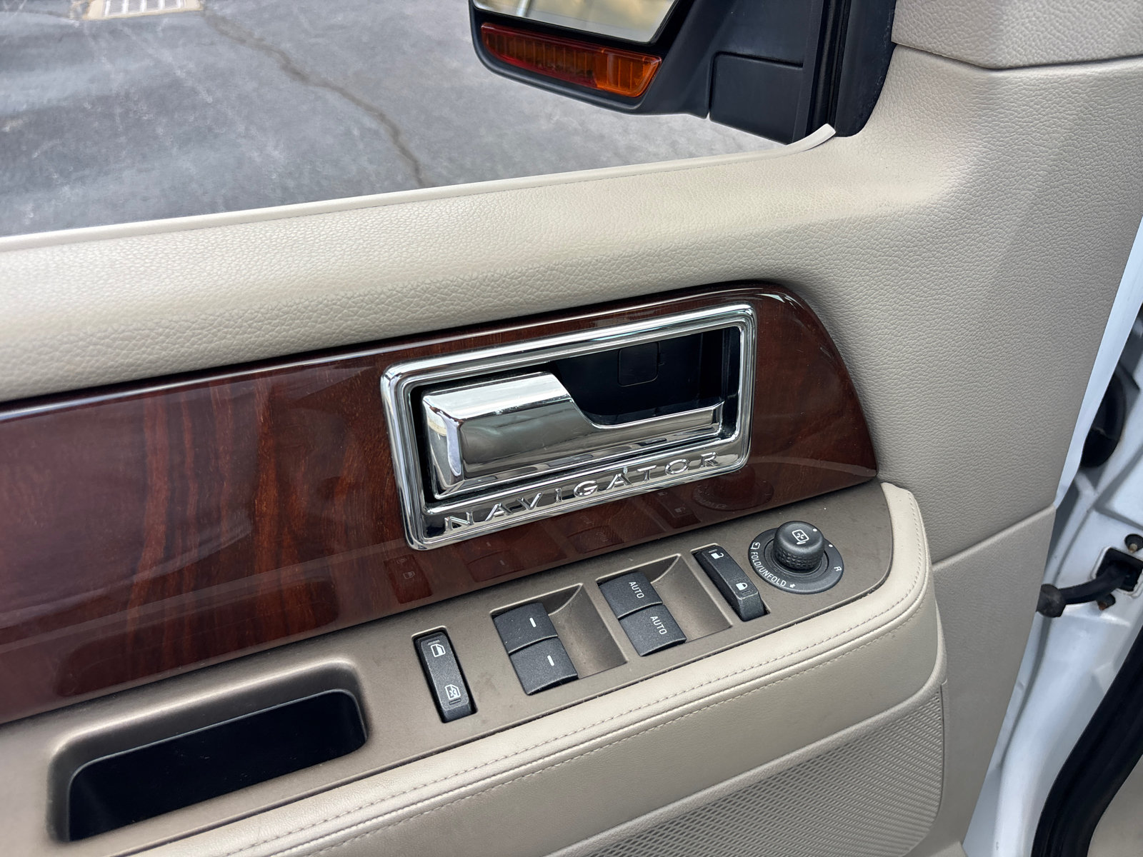 Used 2014 Lincoln Navigator L 4WD image 12