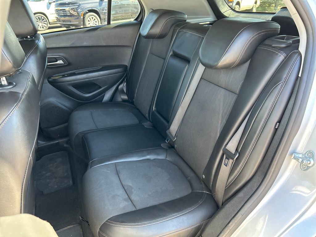 Used 2022 Chevrolet Trax LT w/ Driver Confidence Package AWD/4WD image 19