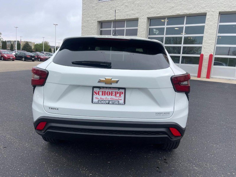 Used 2024 Chevrolet Trax LS FWD image 4