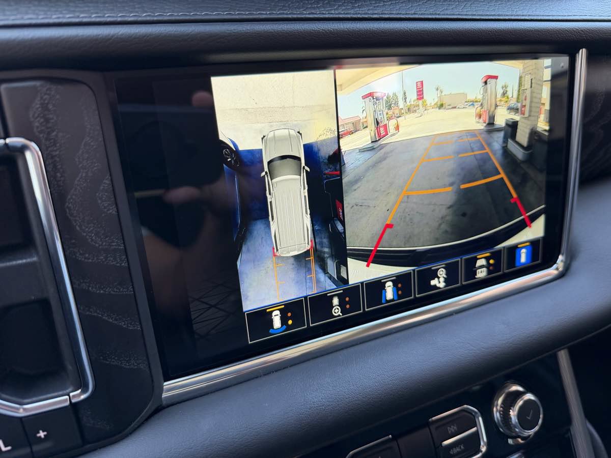 Used 2023 GMC Yukon Denali AWD/4WD image 29