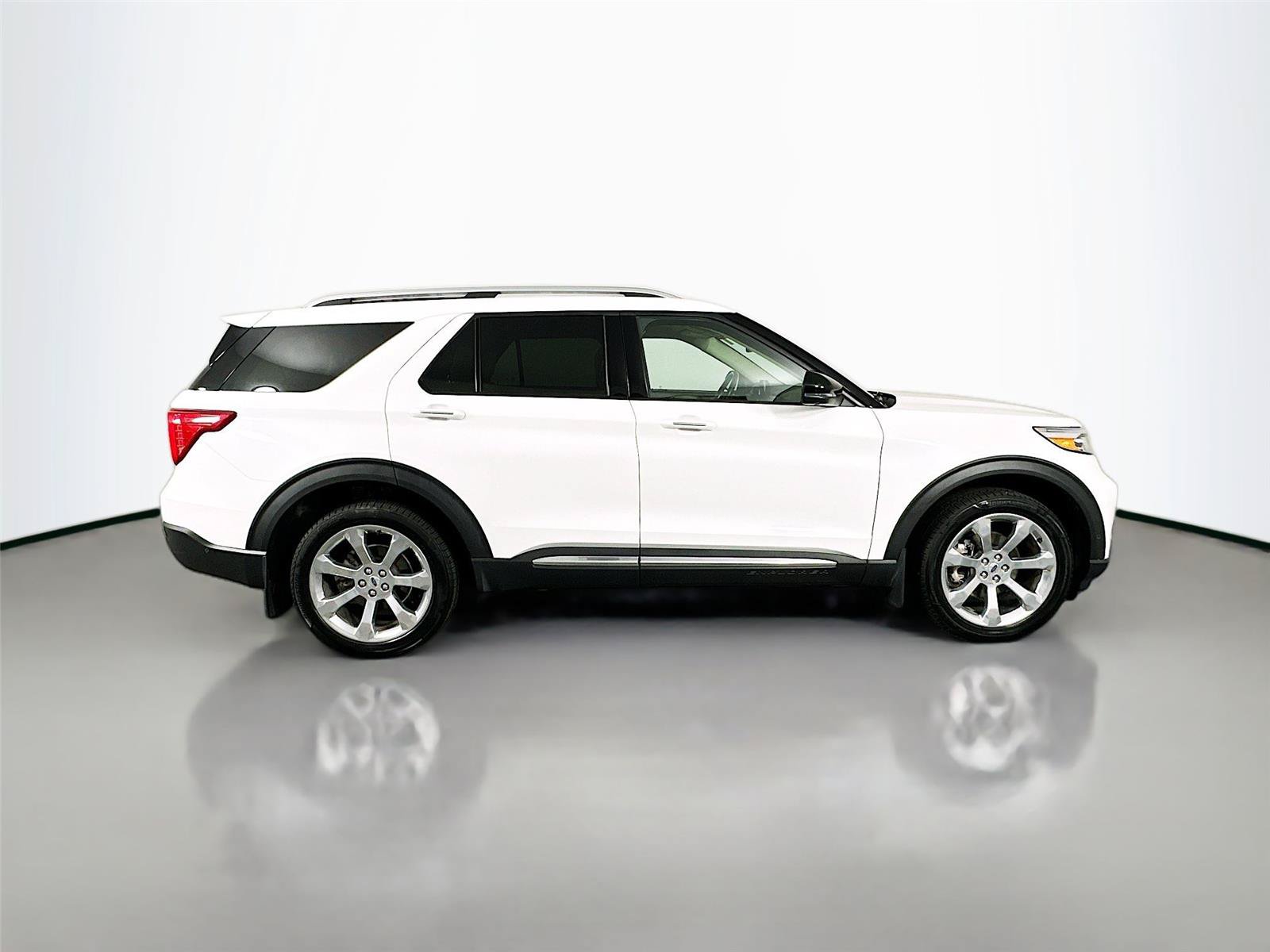 Used 2020 Ford Explorer Platinum w/ Premium Technology Package AWD/4WD image 18