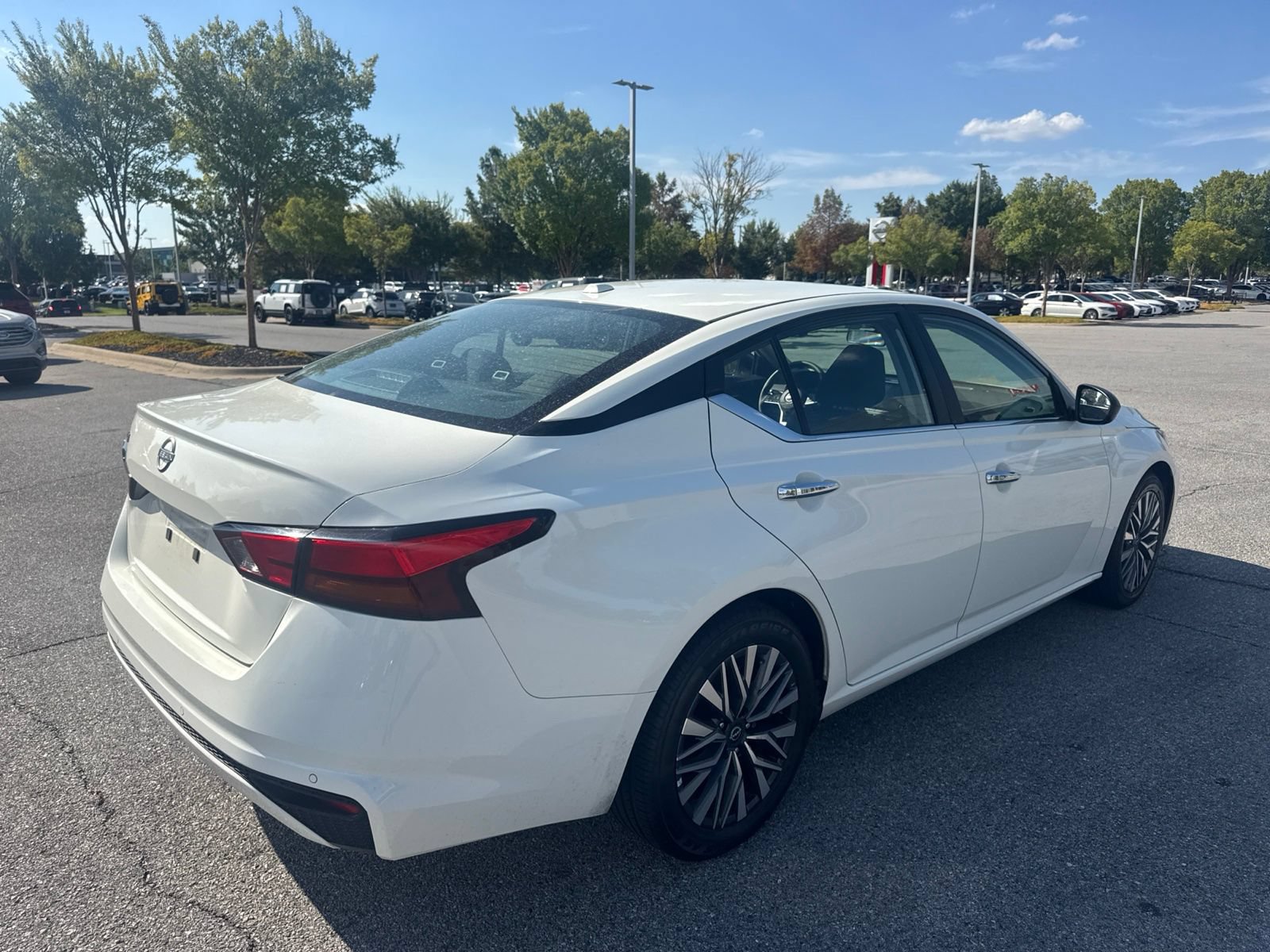 Used 2025 Nissan Altima 2.5 SV FWD image 5