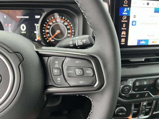 New 2025 Jeep Gladiator Sport image 18