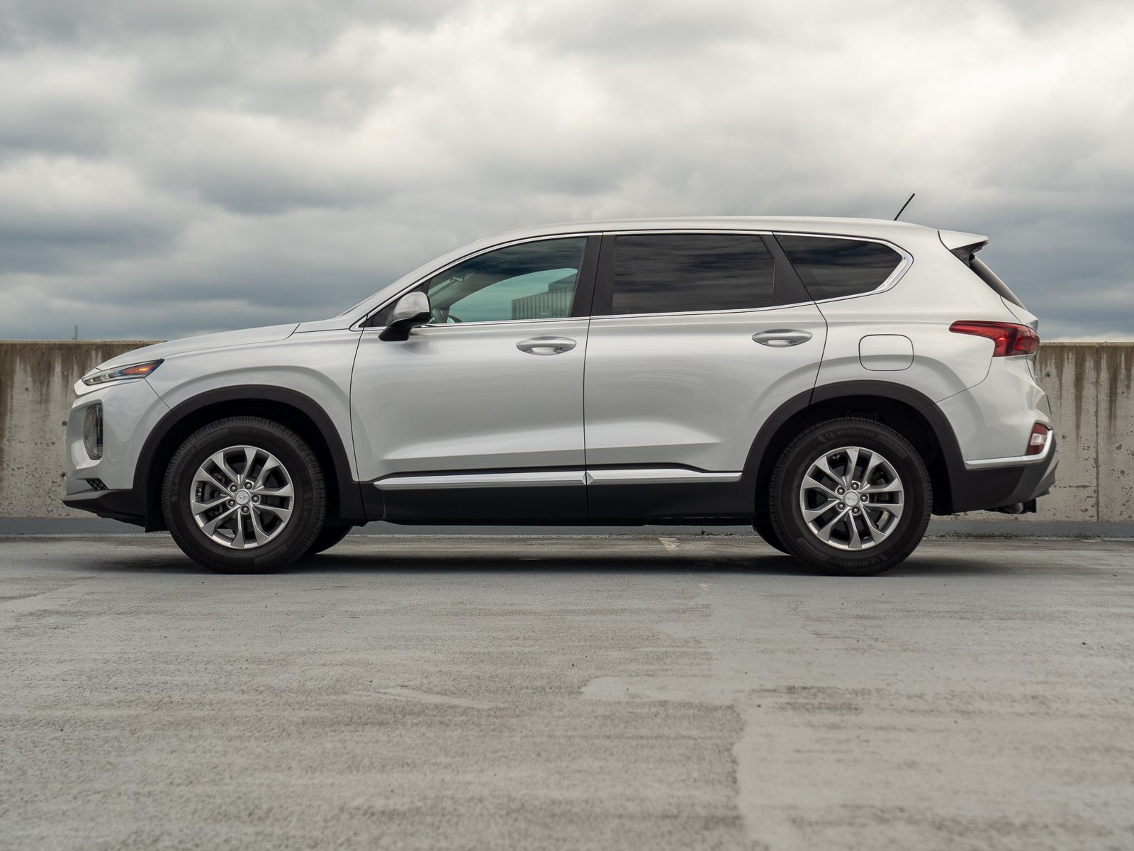 Used 2019 Hyundai Santa Fe SE AWD/4WD image 3