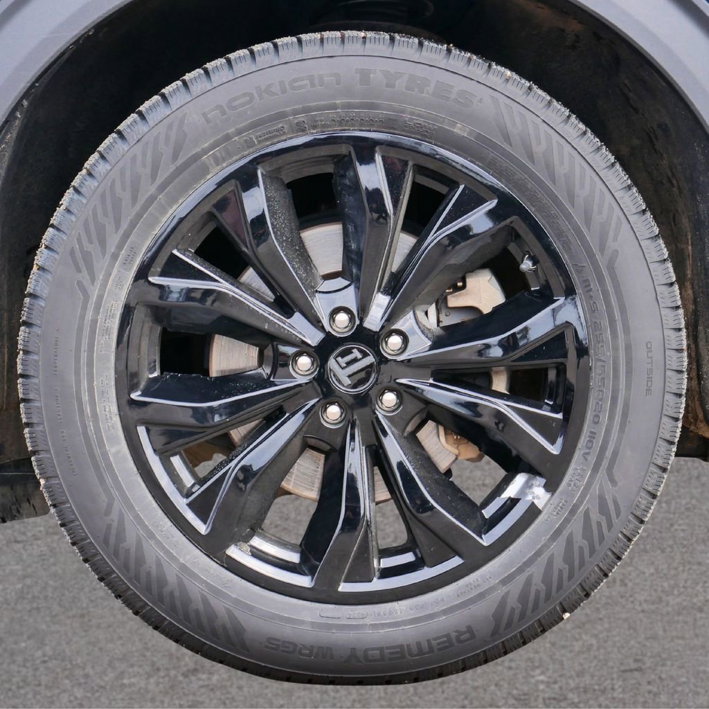 Used 2021 Ford Explorer XLT w/ Equipment Group 202A image 16