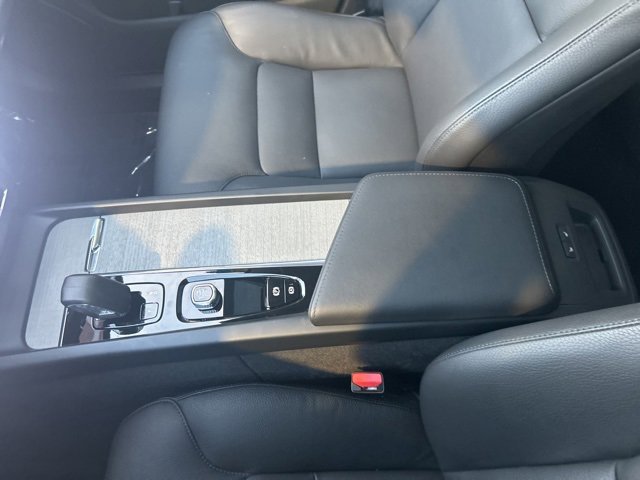 Certified 2025 Volvo XC60 B5 Plus image 26