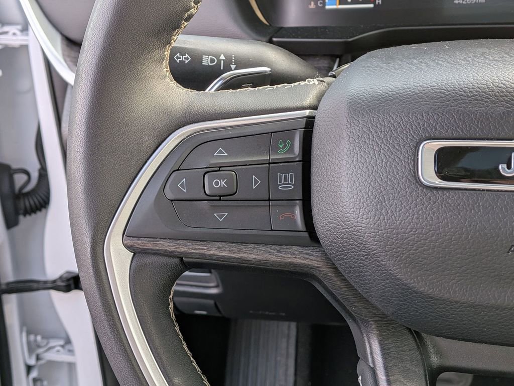 Used 2024 Jeep Grand Cherokee Limited AWD/4WD image 19