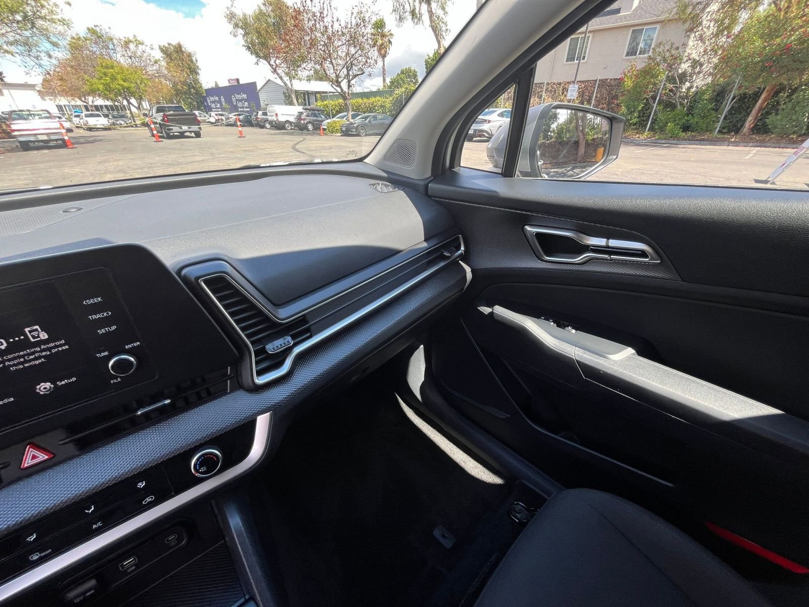 Used 2025 Kia Sportage LX image 34