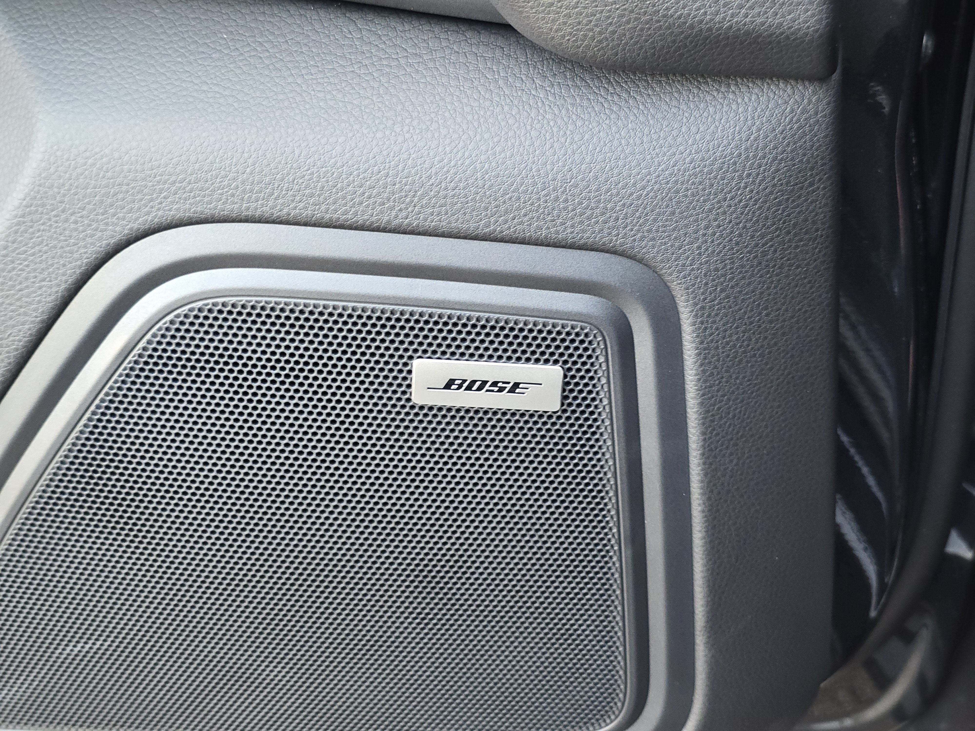 Certified 2025 Porsche Macan AWD/4WD image 15