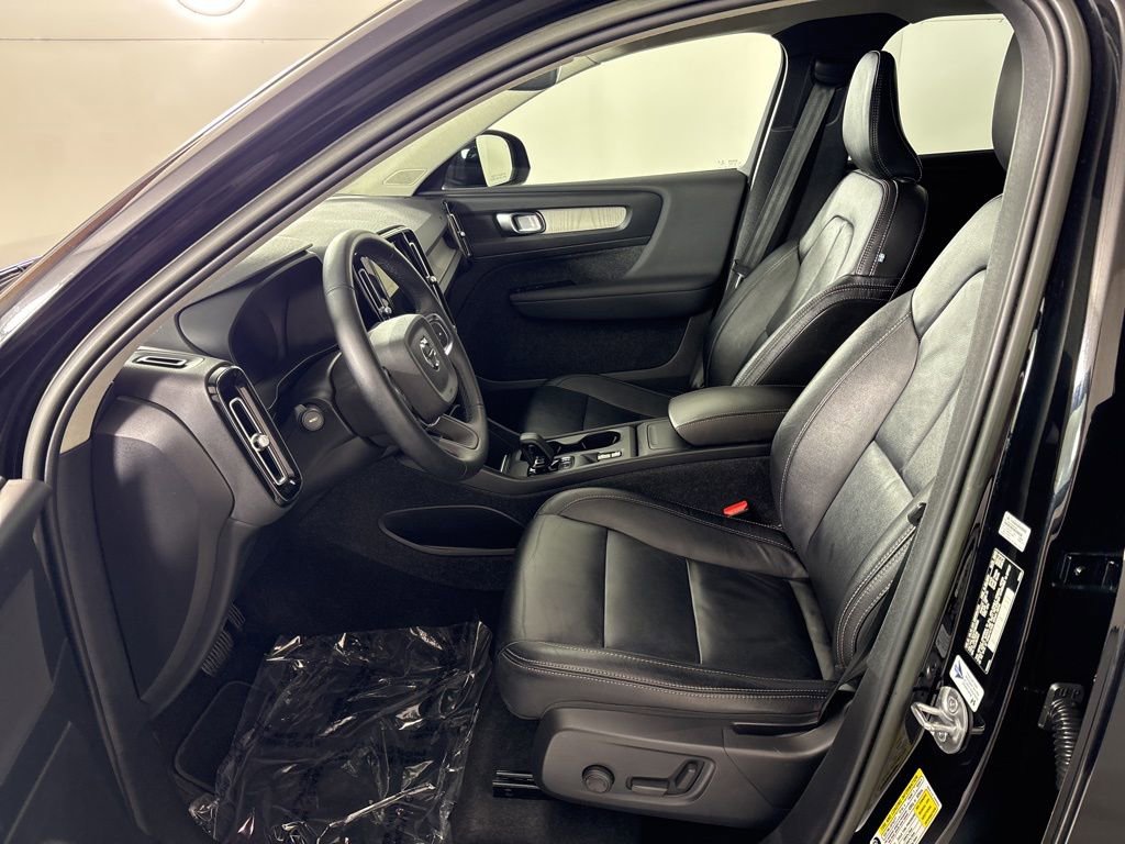 Used 2023 Volvo XC40 B5 Core w/ Protection Package Premier image 22