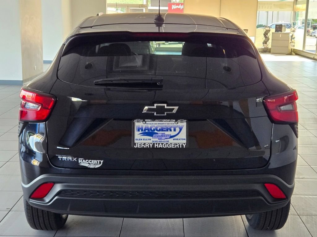 New 2026 Chevrolet Trax LS w/ LS Convenience Package FWD image 10