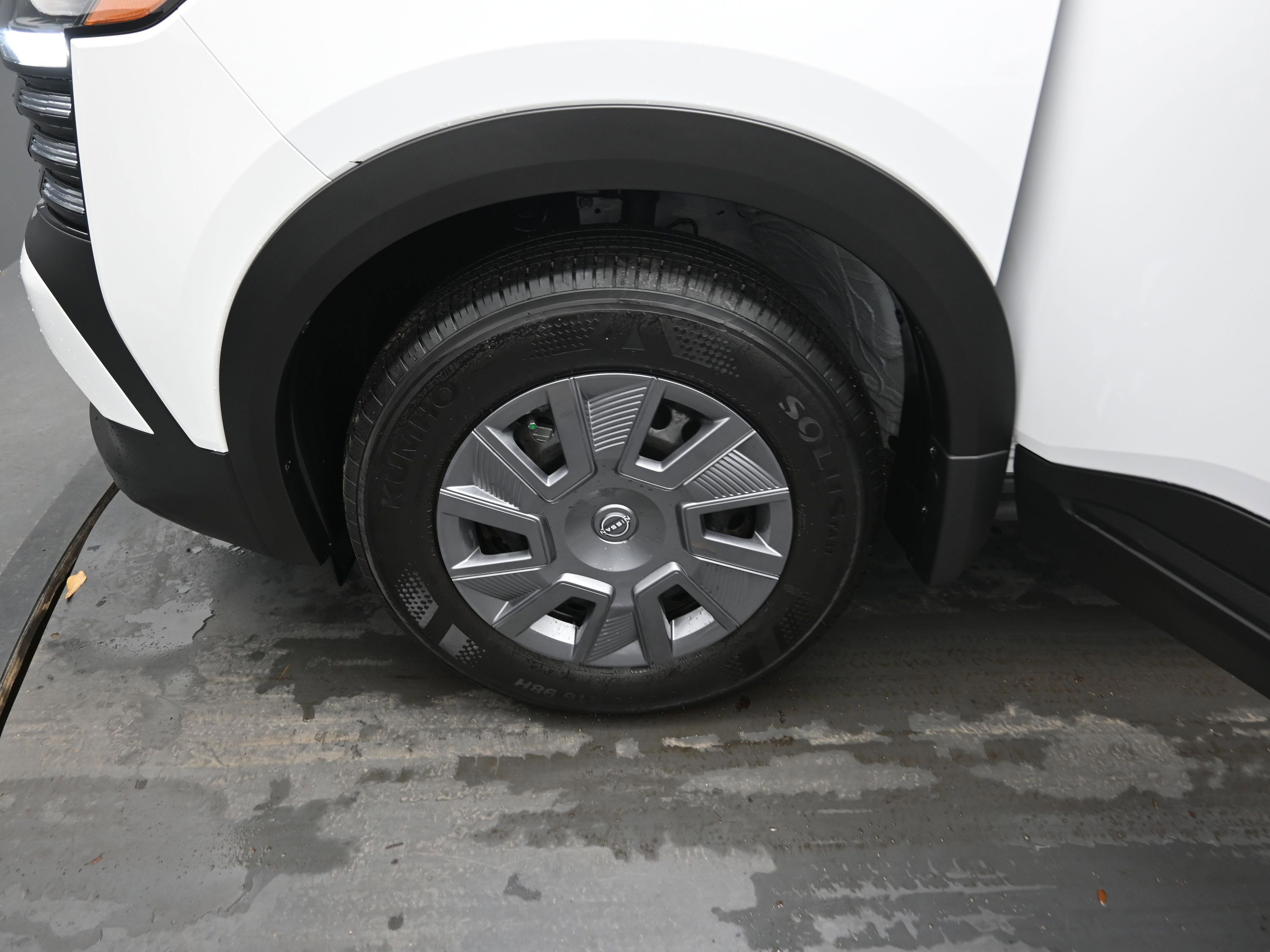 Certified 2025 Nissan Kicks S image 18