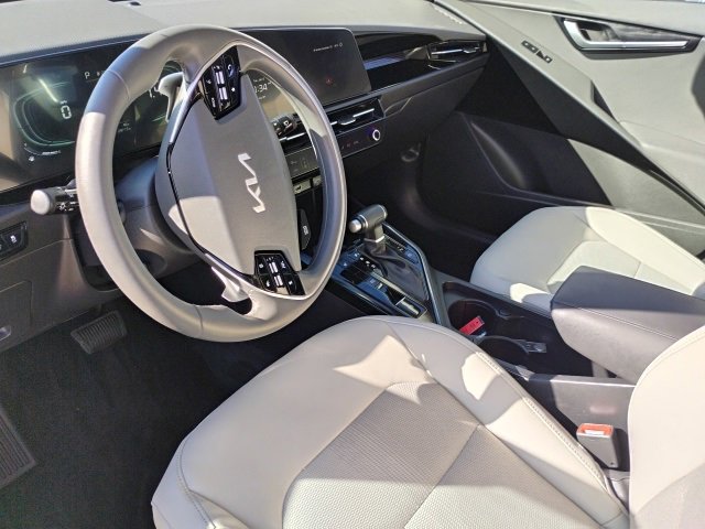 Used 2024 Kia Niro EX image 10