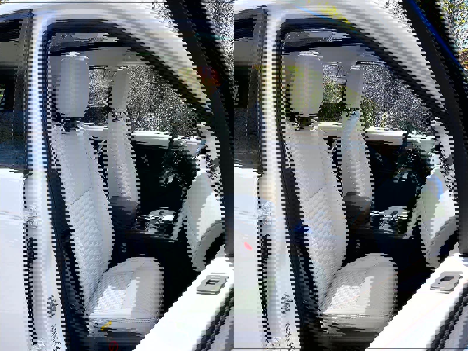 Used 2025 Land Rover Discovery Sport S image 9