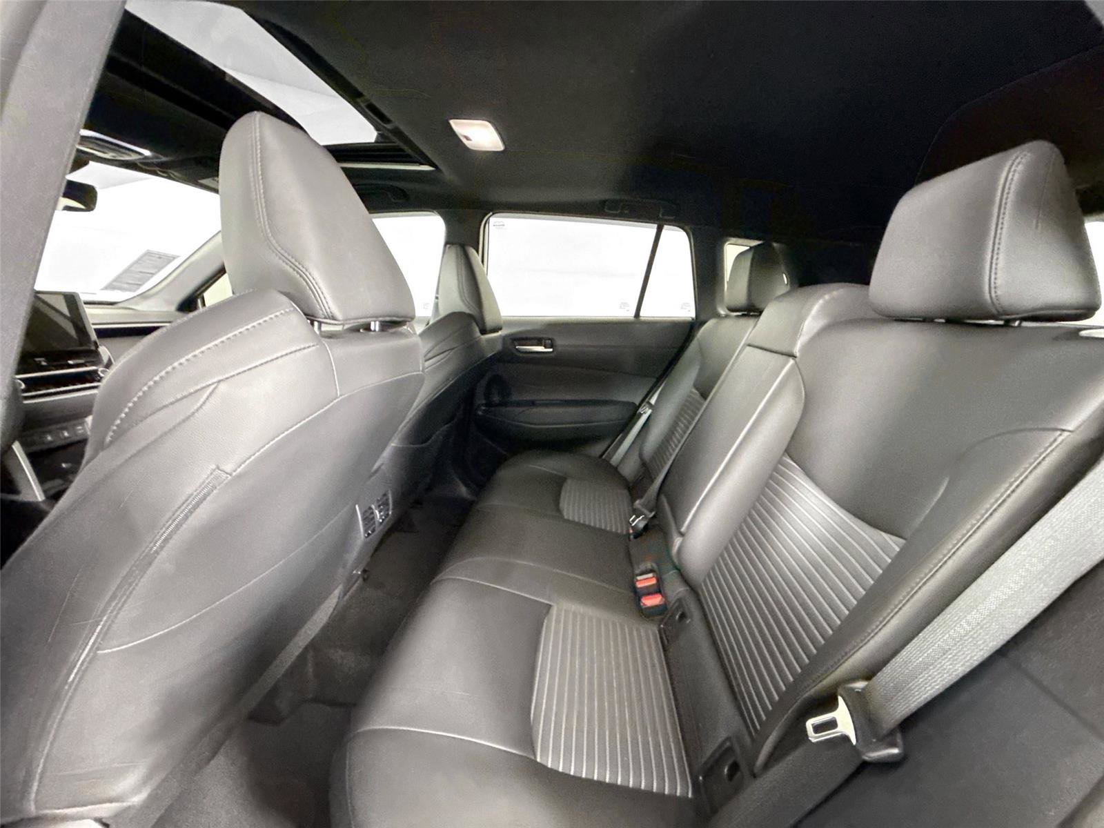 Used 2024 Toyota Corolla Cross XSE w/ Convenience Package image 31