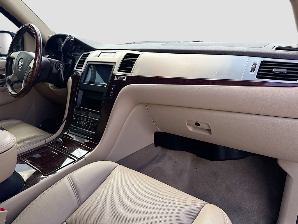 Used 2014 Cadillac Escalade Luxury AWD/4WD image 38