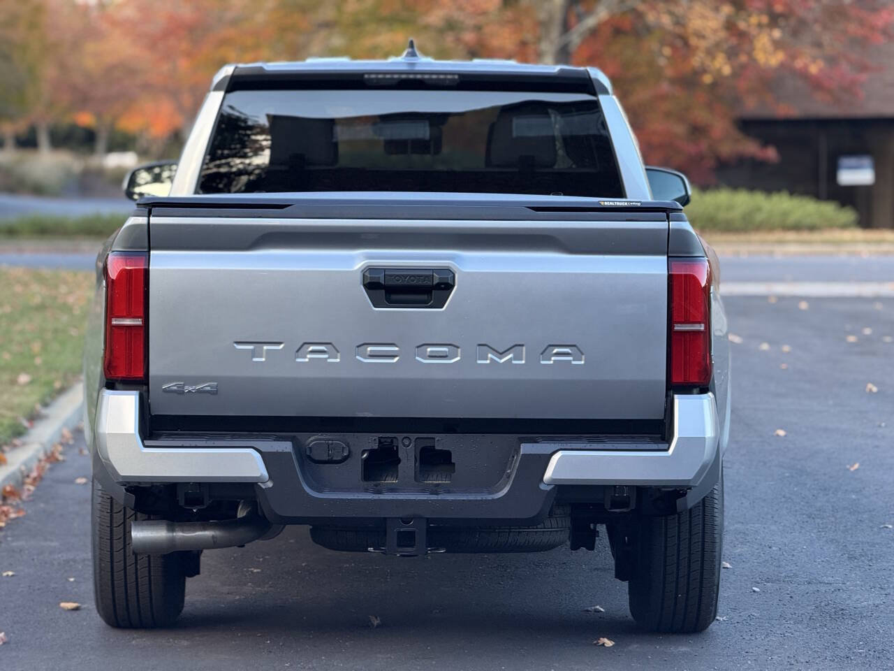 Used 2025 Toyota Tacoma SR5 AWD/4WD image 5