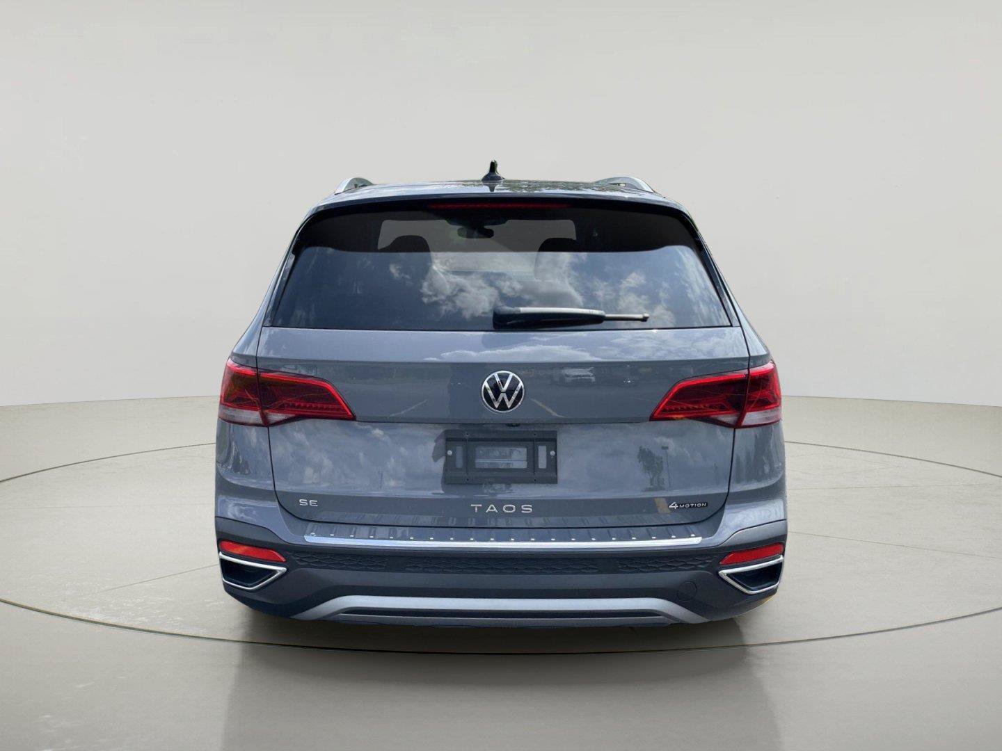 Used 2024 Volkswagen Taos SE AWD/4WD image 6