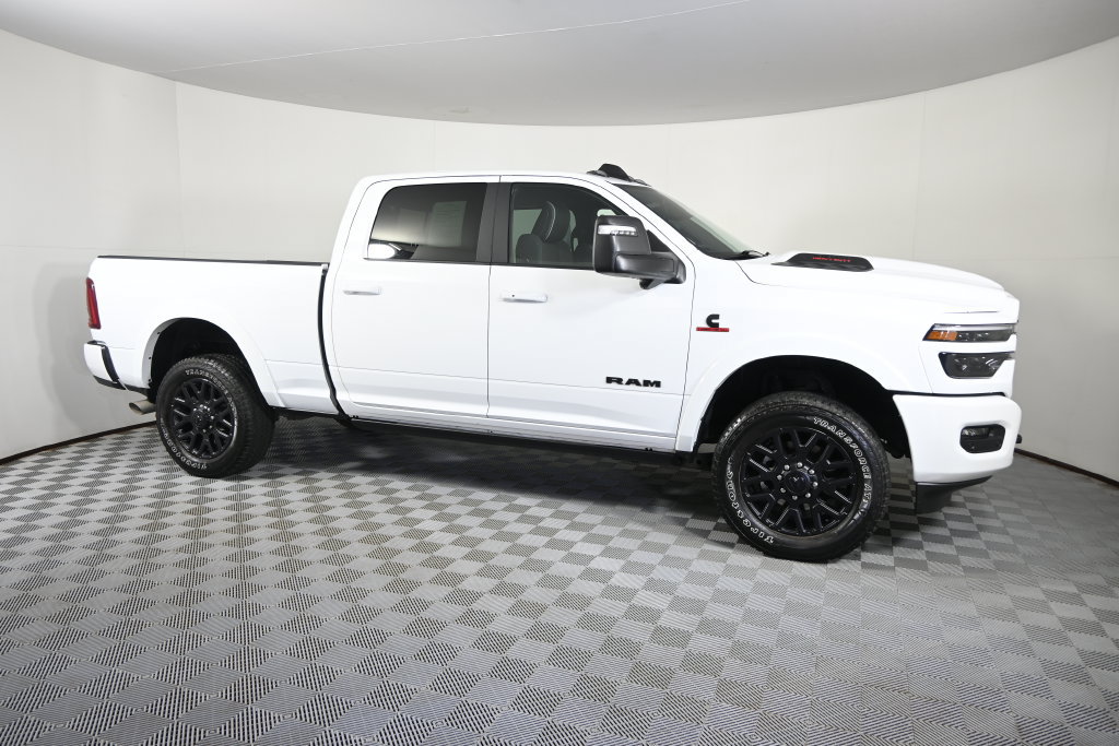 Used 2025 RAM 3500 Limited AWD/4WD image 9