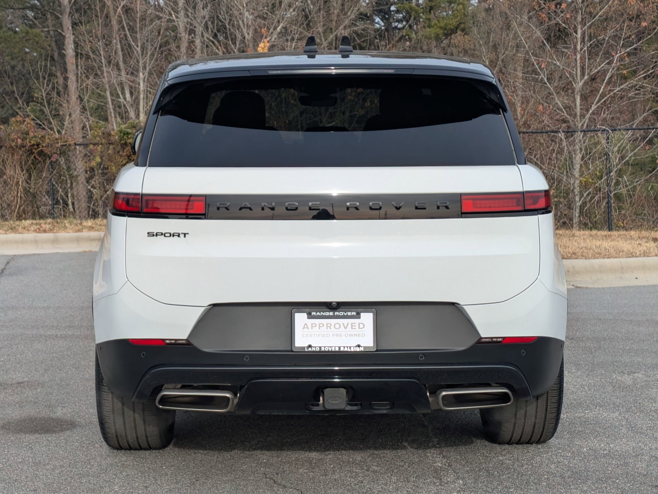 Used 2025 Land Rover Range Rover Sport SE image 6