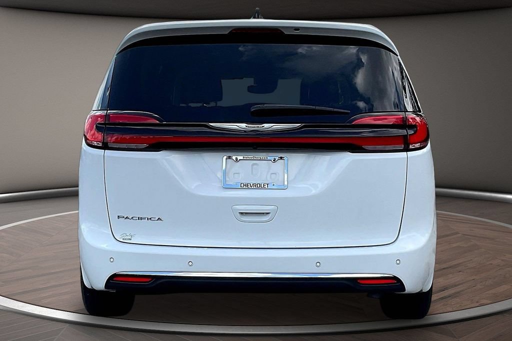 Used 2024 Chrysler Pacifica Touring-L FWD image 5