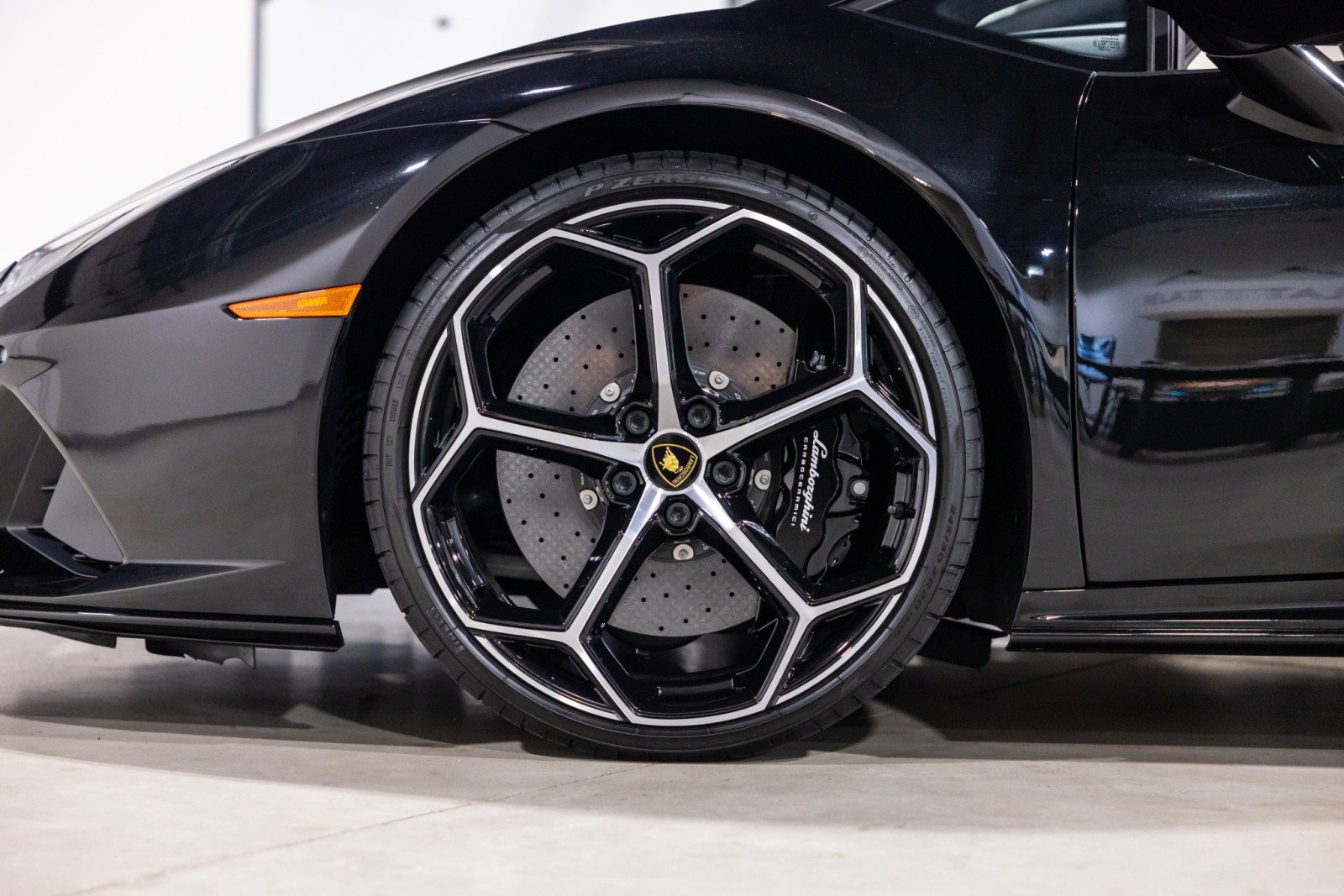 Used 2023 Lamborghini Huracan EVO AWD/4WD image 20