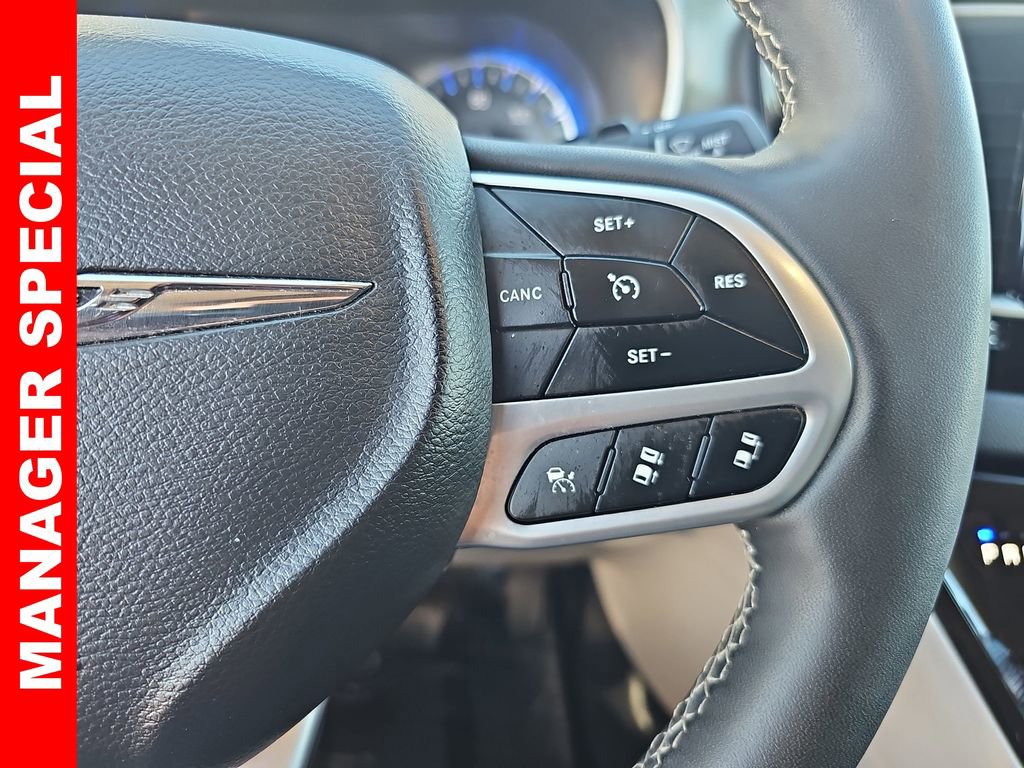 Used 2024 Chrysler Pacifica Touring-L image 19