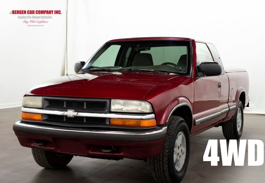 Used 2002 Chevrolet S10 Pickup LS w/ LS Preferred Equipment Group AWD/4WD image 4