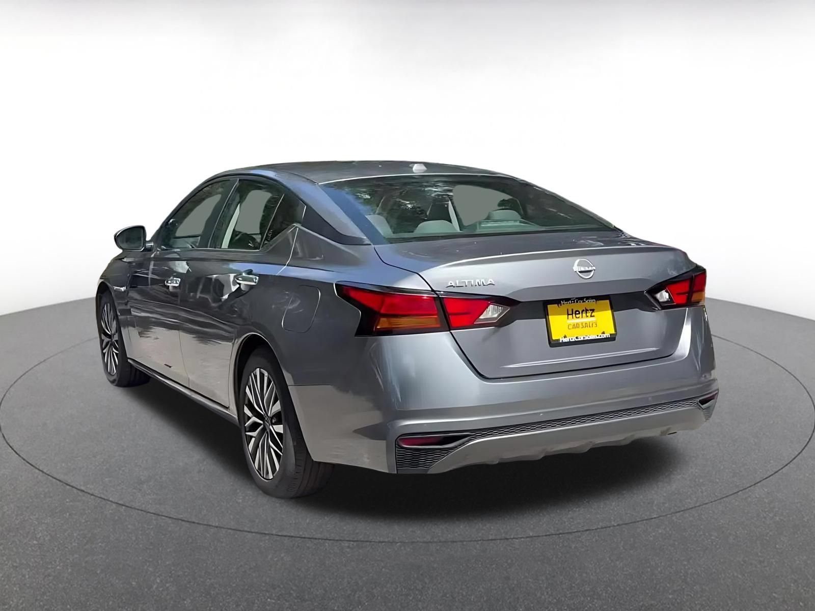 Used 2025 Nissan Altima 2.5 SV FWD image 11