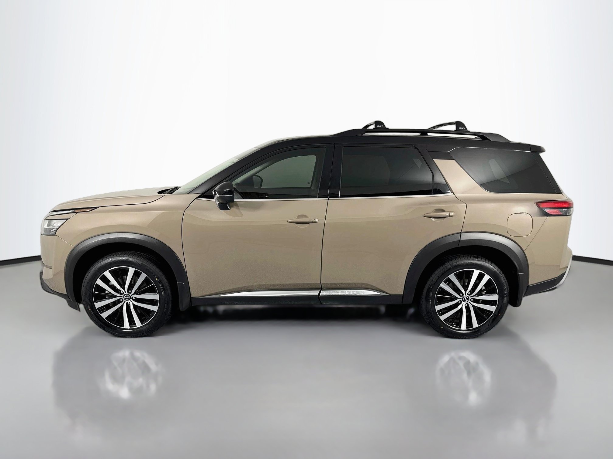 Used 2024 Nissan Pathfinder Platinum w/ Black Appearance Package AWD/4WD image 8