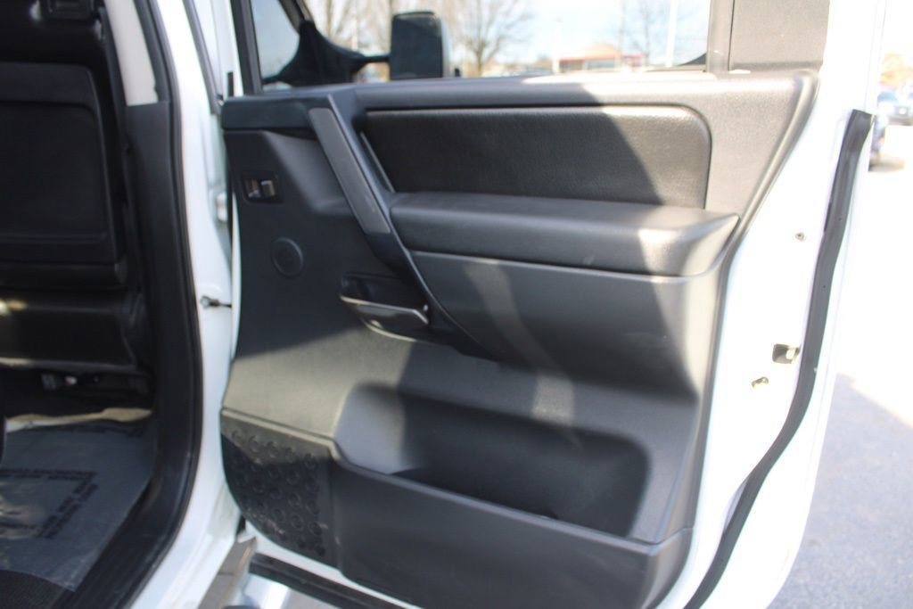 Used 2013 Nissan Titan SL w/ Moonroof Pkg image 23