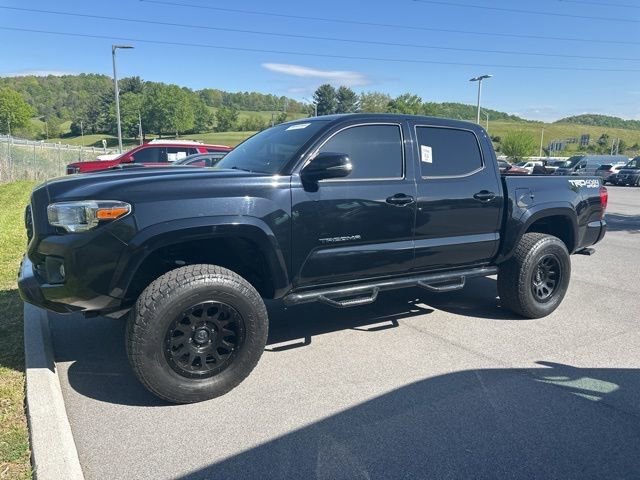 Used 2018 Toyota Tacoma TRD Sport image 10
