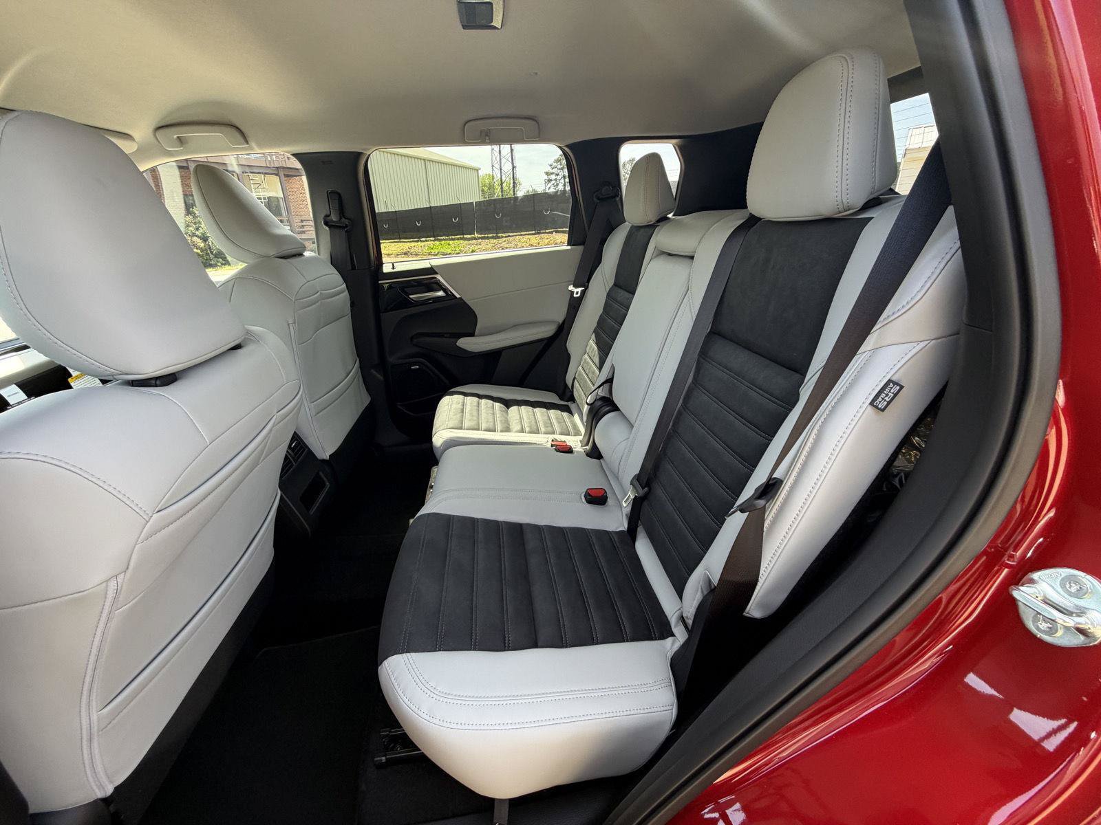 New 2026 Mitsubishi Outlander SE AWD/4WD image 14