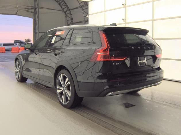 Used 2025 Volvo V60 B5 Cross Country Plus AWD/4WD image 3