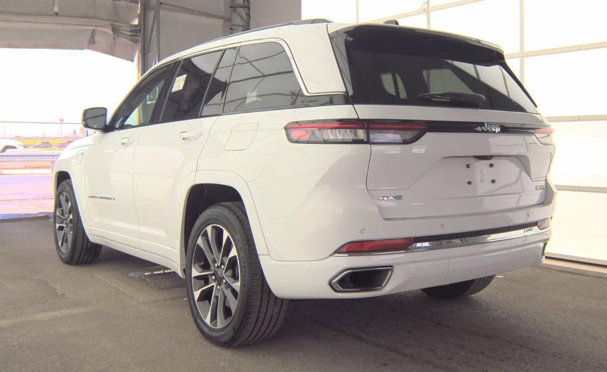 Used 2023 Jeep Grand Cherokee Overland AWD/4WD image 6