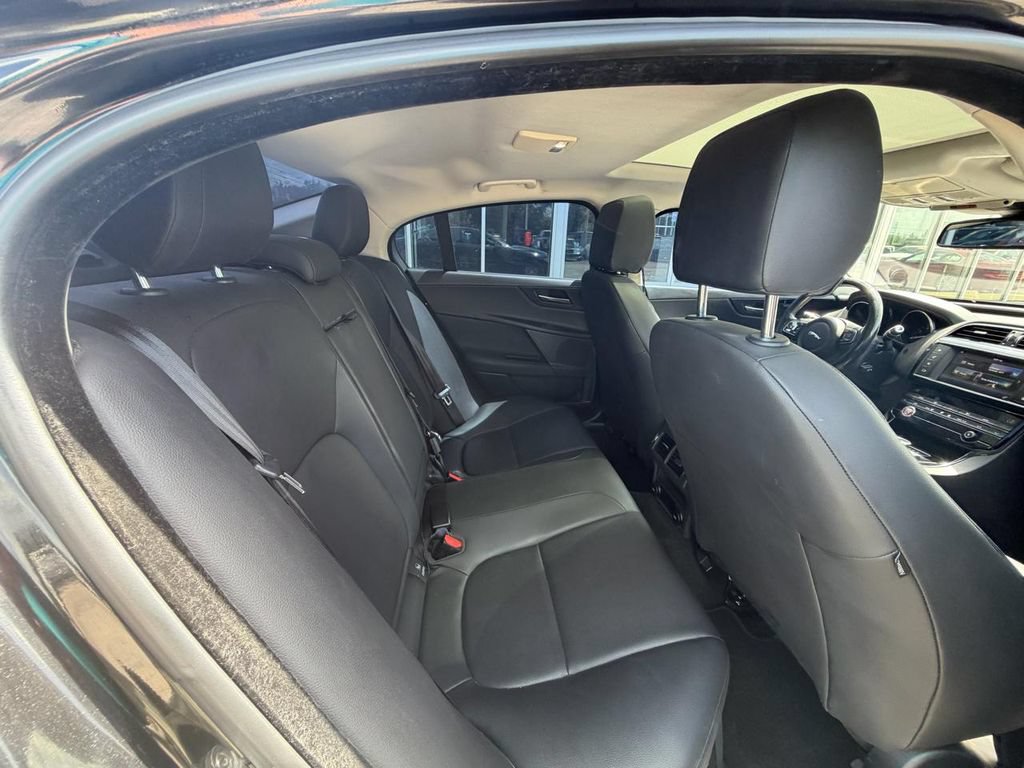 Used 2017 Jaguar XE Premium RWD image 13