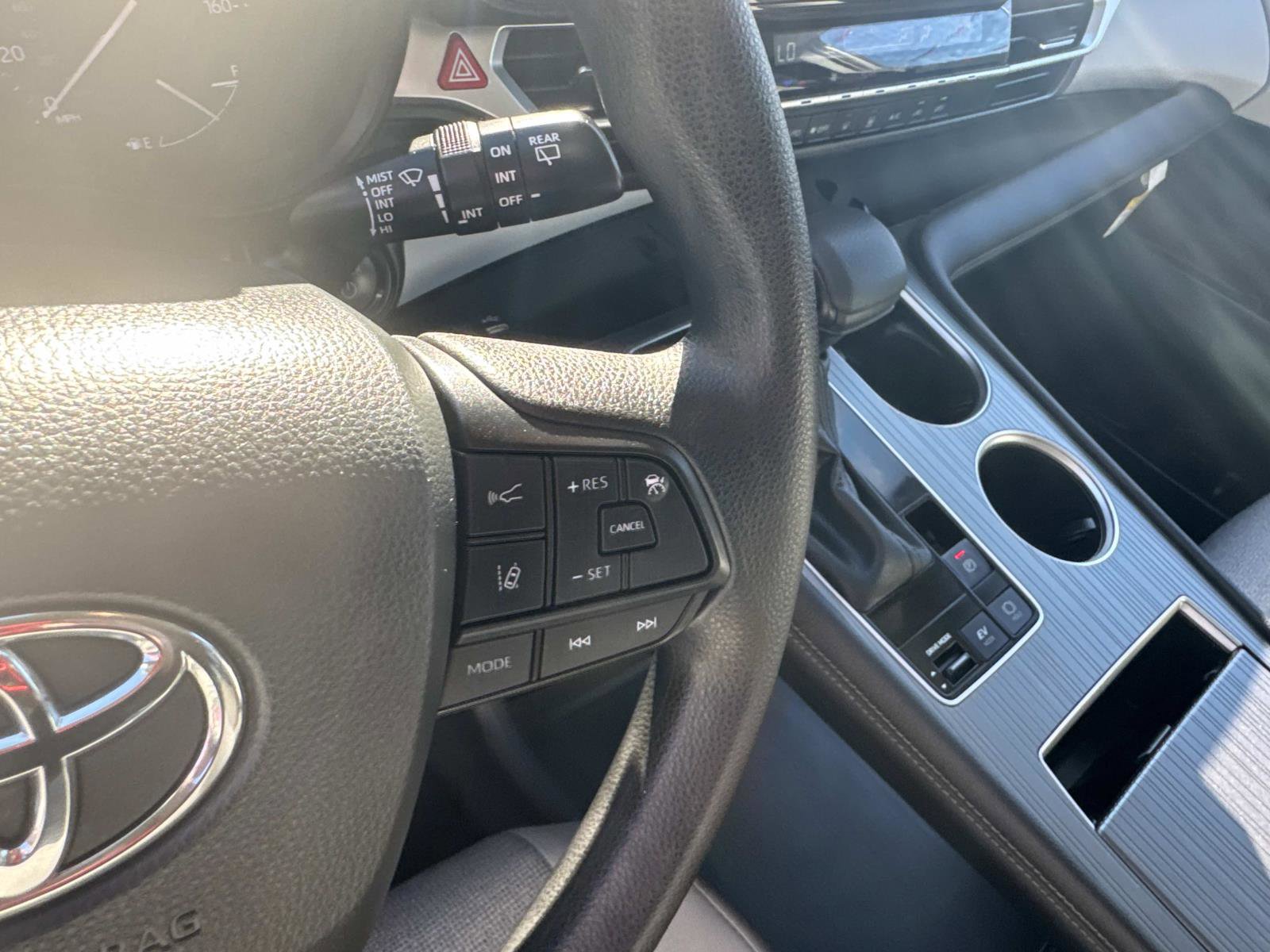 Used 2025 Toyota Sienna LE image 23