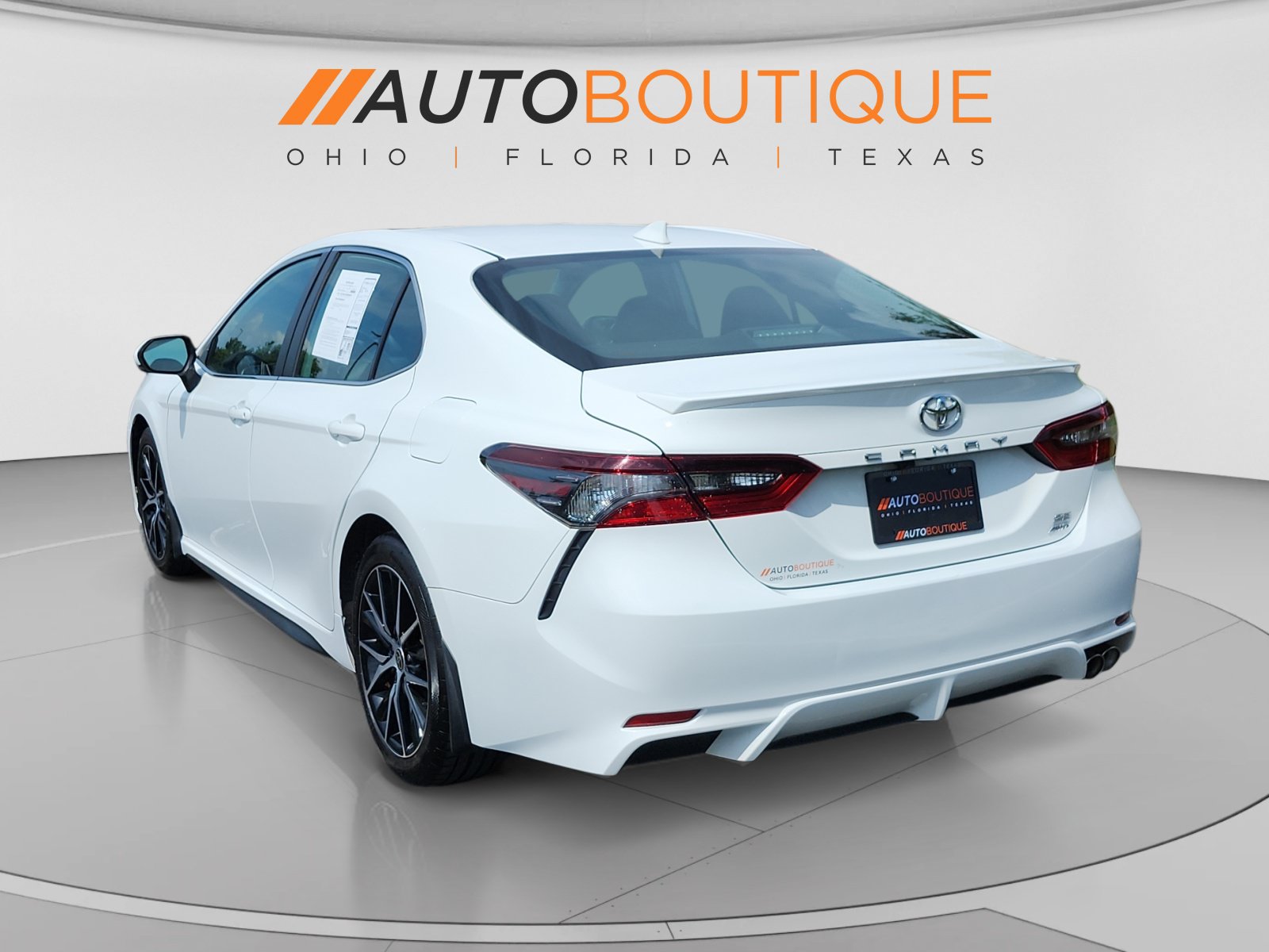 Used 2023 Toyota Camry SE w/ Cold Weather Package AWD/4WD image 3