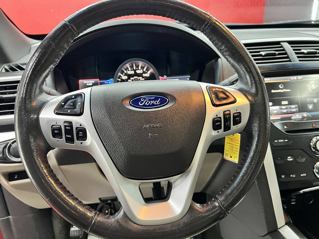 Used 2015 Ford Explorer XLT w/ Equipment Group 202A image 21