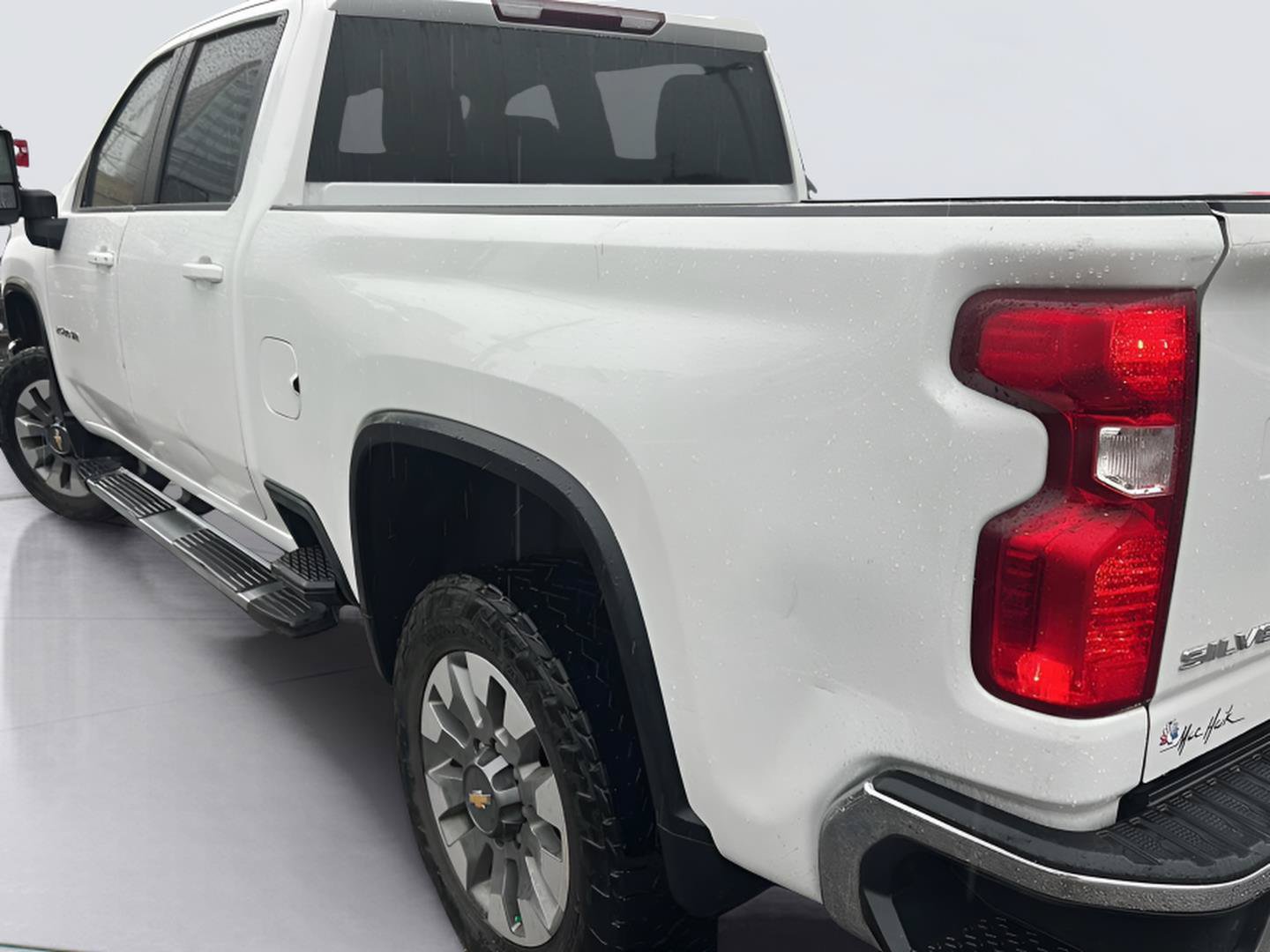 Used 2024 Chevrolet Silverado 2500 LT AWD/4WD image 3