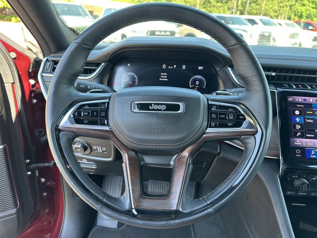 Used 2025 Jeep Grand Cherokee Summit w/ Adv Protech Group IV AWD/4WD image 12